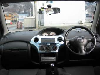 2004 Toyota Vitz Images