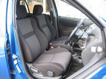 2004 Toyota Vitz Pics