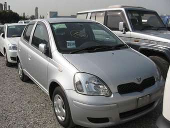 2004 Toyota Vitz Photos