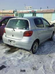 2004 Toyota Vitz Images