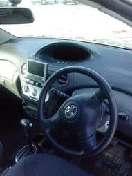 2004 Toyota Vitz Pics