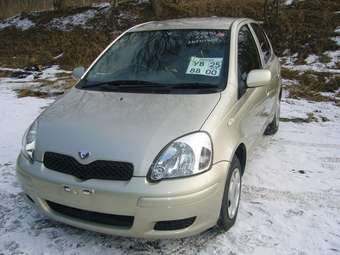 2004 Toyota Vitz Photos