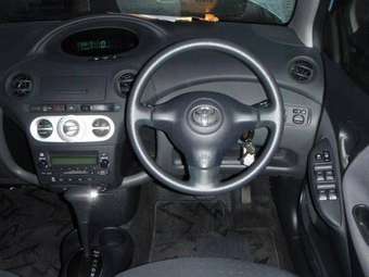 2004 Toyota Vitz Pictures
