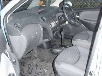 2004 Toyota Vitz Pictures