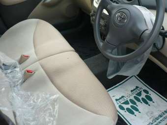 2004 Toyota Vitz Pics