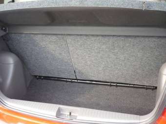 2004 Toyota Vitz Photos