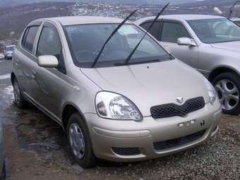 2004 Toyota Vitz Photos