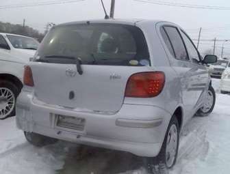 2004 Toyota Vitz Images