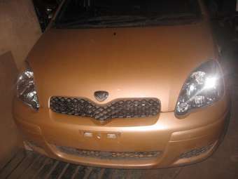 2004 Toyota Vitz Photos