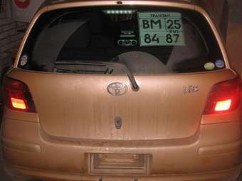 2004 Toyota Vitz Photos