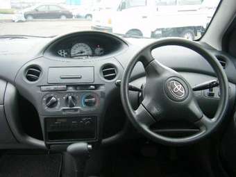 2004 Toyota Vitz Photos