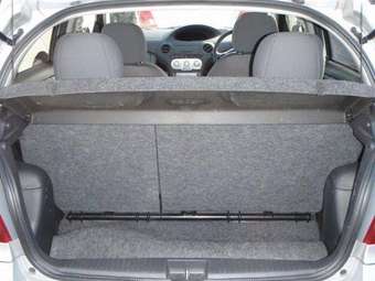 2004 Toyota Vitz Pics