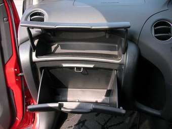 2004 Toyota Vitz Pictures
