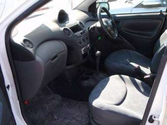 2004 Toyota Vitz Images