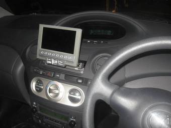 2004 Toyota Vitz Pictures