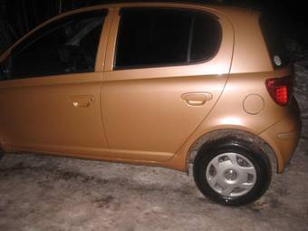 2004 Toyota Vitz Photos