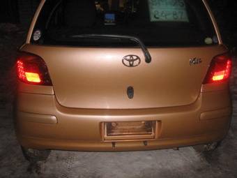 2004 Toyota Vitz Photos