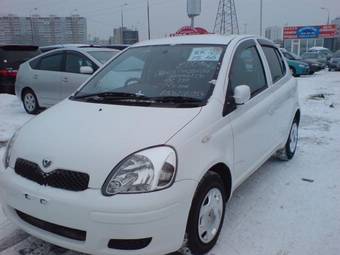 2004 Toyota Vitz Pics