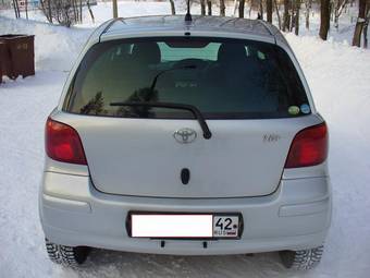 2004 Toyota Vitz Photos