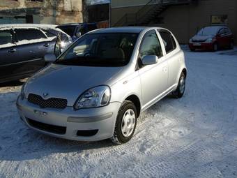 2004 Toyota Vitz Photos