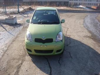 2004 Toyota Vitz Photos