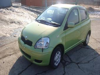 2004 Toyota Vitz Photos