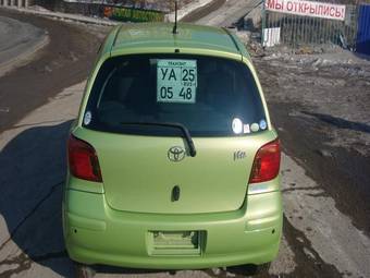 2004 Toyota Vitz Photos