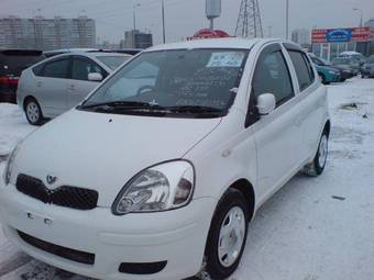 2004 Toyota Vitz Photos