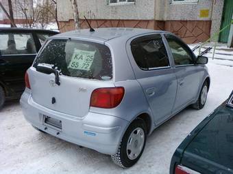 2004 Toyota Vitz Photos