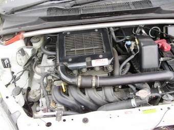 2004 Toyota Vitz Photos