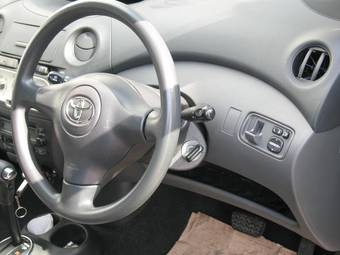 2004 Toyota Vitz Pictures