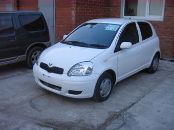 2004 Toyota Vitz Images