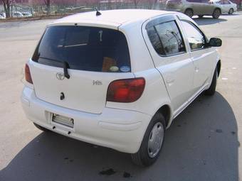 2004 Toyota Vitz Pics