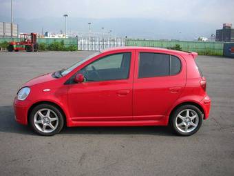 2004 Toyota Vitz Photos