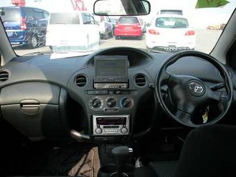 2004 Toyota Vitz Pics