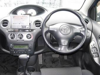 2004 Toyota Vitz Pics