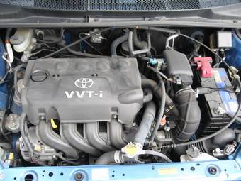 2004 Toyota Vitz Photos