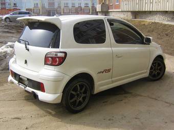 2004 Toyota Vitz Photos
