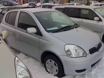 2004 Toyota Vitz Photos