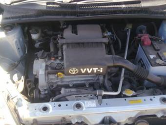 2004 Toyota Vitz Photos