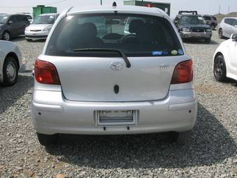 2004 Toyota Vitz Photos