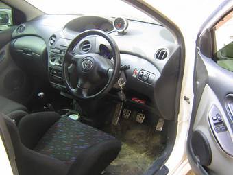 2004 Toyota Vitz Photos