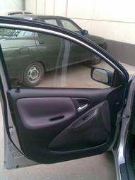 2004 Toyota Vitz Photos