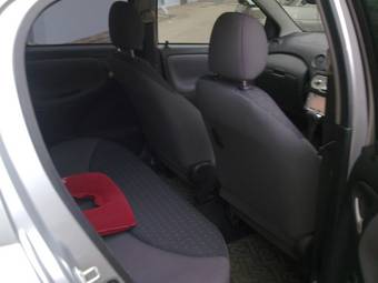 2004 Toyota Vitz Photos