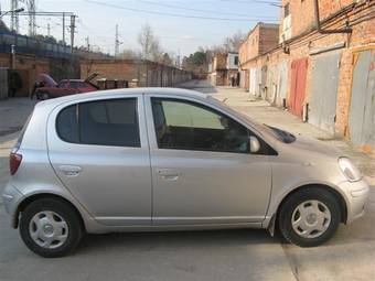 2004 Toyota Vitz Photos