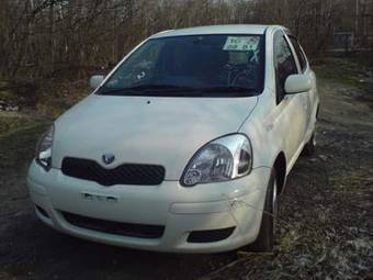 2004 Toyota Vitz Photos