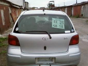 2004 Toyota Vitz Photos