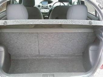 2004 Toyota Vitz Images