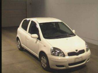 2004 Toyota Vitz Photos