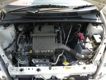 2004 Toyota Vitz Photos
